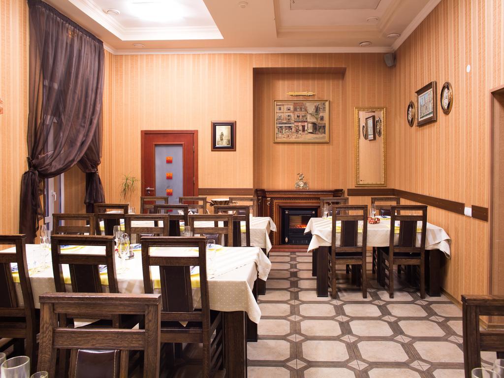 Gala Hotel Kamenets-Podolsk Eksteriør bilde