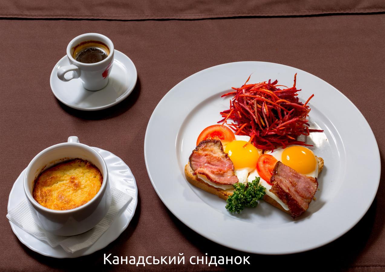 Gala Hotel Kamenets-Podolsk Eksteriør bilde