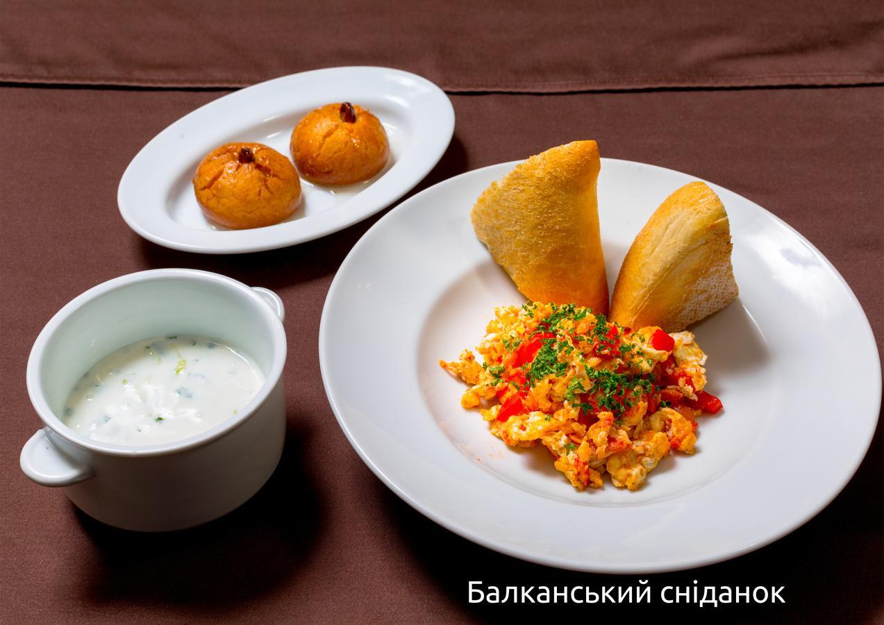Gala Hotel Kamenets-Podolsk Eksteriør bilde